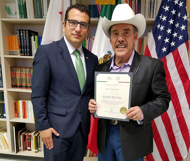 Pedro Rivera Reconocimiento del Cónsul Mexicano en Fresno CA